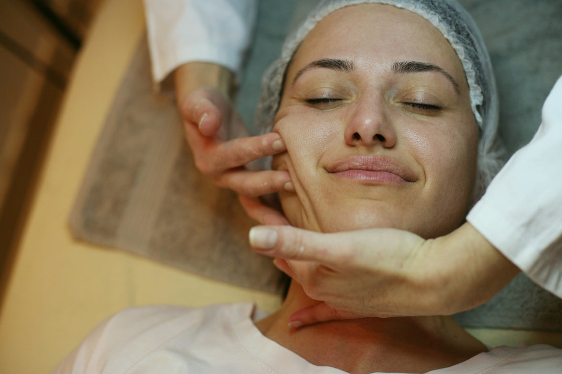 4-16  5-Minute Daily Lymphatic Massage: Banish Facial Puffiness for Clear, Luminous Skin (Advanced Massage/Circulation)