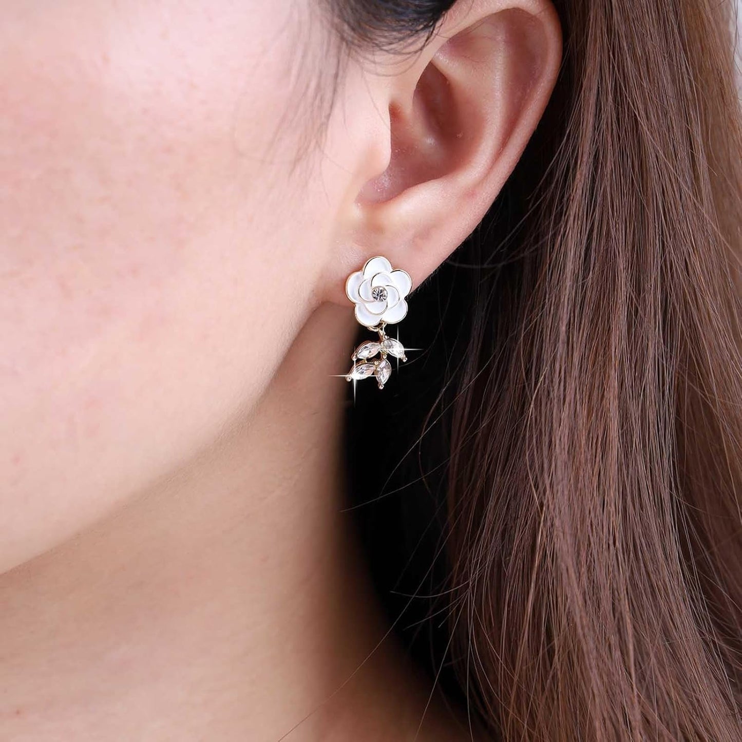 Vintage Crystal Flower Earrings Rhinestone Leaf Drop Earrings White Camellia Stud Earring Gold Cz Flower Bridal Earrings Jewelry for Women